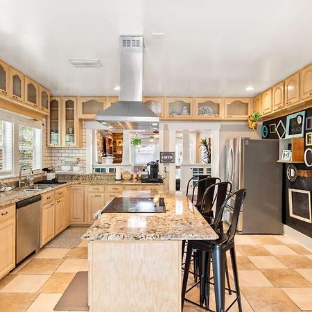 Four Different Options At One Great Location-- 1 - Spacious 3 Bed 2 Bath House Or 2- 2Nd Floor 2 Bed 1 Bath Guesthouse Or 3- 1St Floor Studio Or 3- A Tiny Home Rv Tampa Eksteriør billede