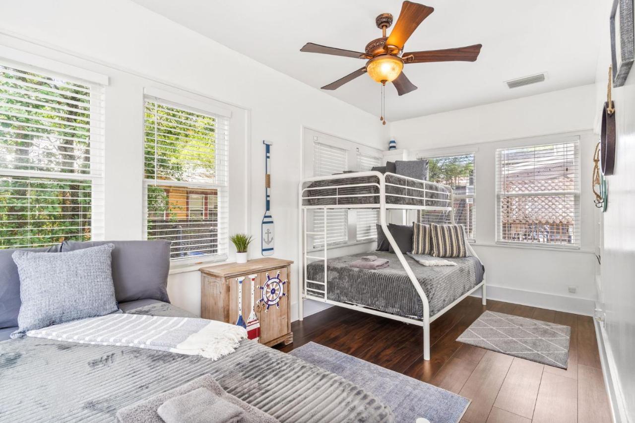 Four Different Options At One Great Location-- 1 - Spacious 3 Bed 2 Bath House Or 2- 2Nd Floor 2 Bed 1 Bath Guesthouse Or 3- 1St Floor Studio Or 3- A Tiny Home Rv Tampa Eksteriør billede