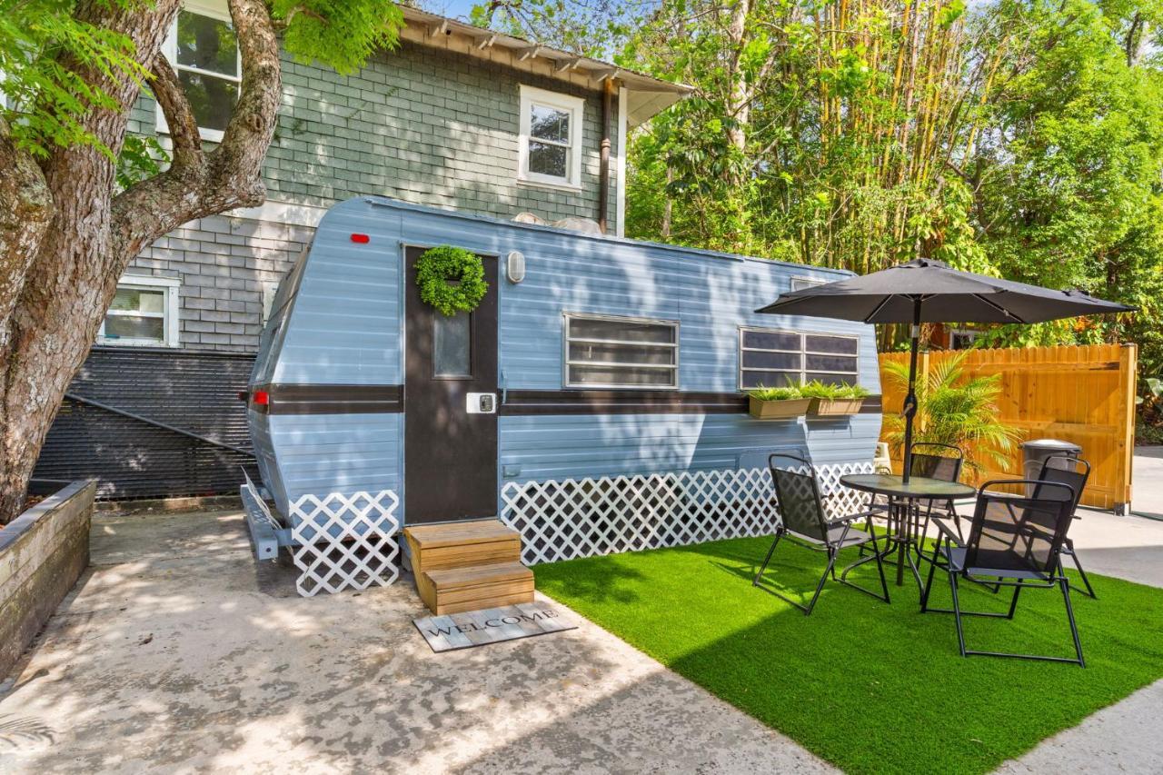 Four Different Options At One Great Location-- 1 - Spacious 3 Bed 2 Bath House Or 2- 2Nd Floor 2 Bed 1 Bath Guesthouse Or 3- 1St Floor Studio Or 3- A Tiny Home Rv Tampa Eksteriør billede