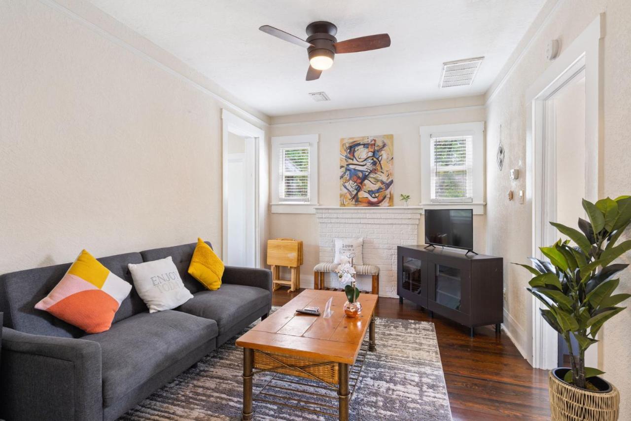 Four Different Options At One Great Location-- 1 - Spacious 3 Bed 2 Bath House Or 2- 2Nd Floor 2 Bed 1 Bath Guesthouse Or 3- 1St Floor Studio Or 3- A Tiny Home Rv Tampa Eksteriør billede